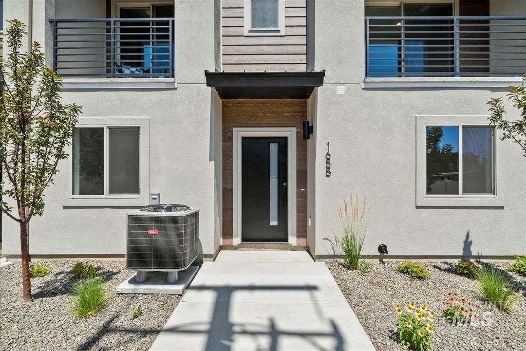 Photo of 1705 S Rock View Ln, Boise, ID 83705 (MLS # 98972311)