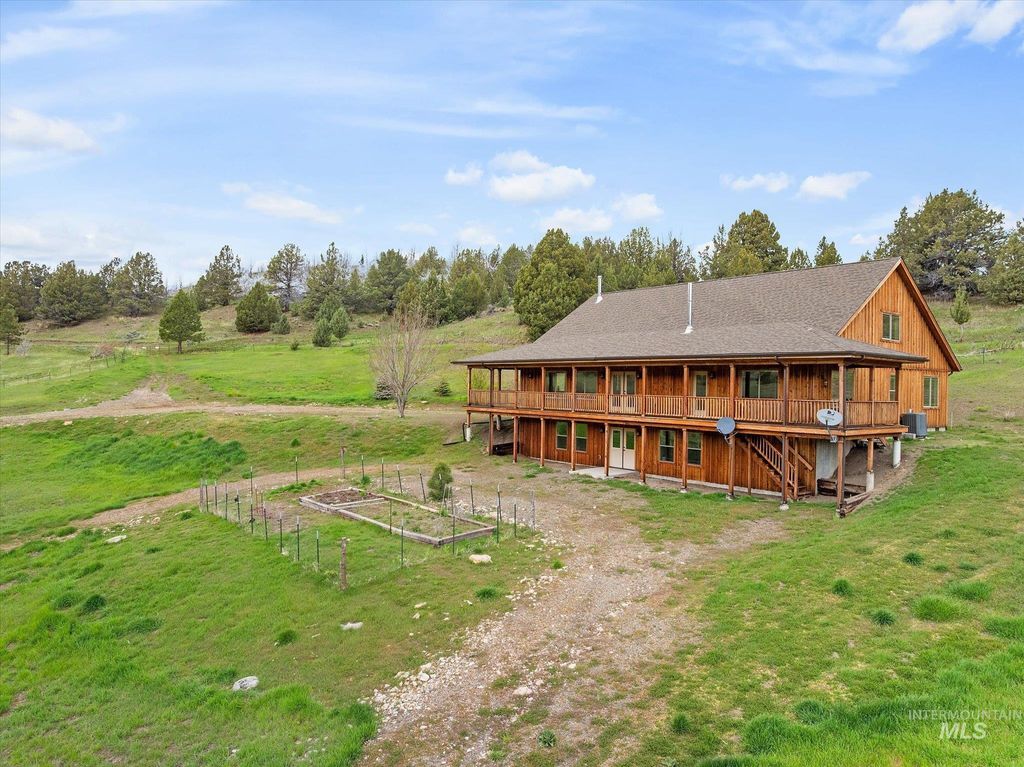 Photo of 36020 Alder Creek Rd, Baker City, OR 97814 (MLS # 98983870)
