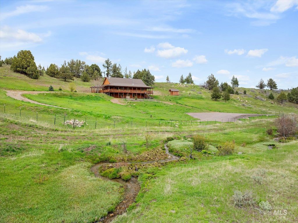 Photo of 36020 Alder Creek Rd, Baker City, OR 97814 (MLS # 98983870)