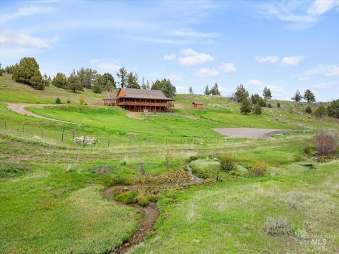 Photo of 36020 Alder Creek Rd, Baker City, OR 97814 (MLS # 98983870)