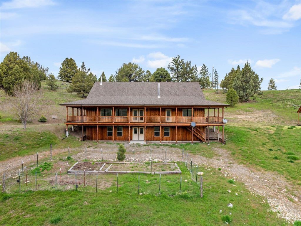 Photo of 36020 Alder Creek Rd, Baker City, OR 97814 (MLS # 98983870)