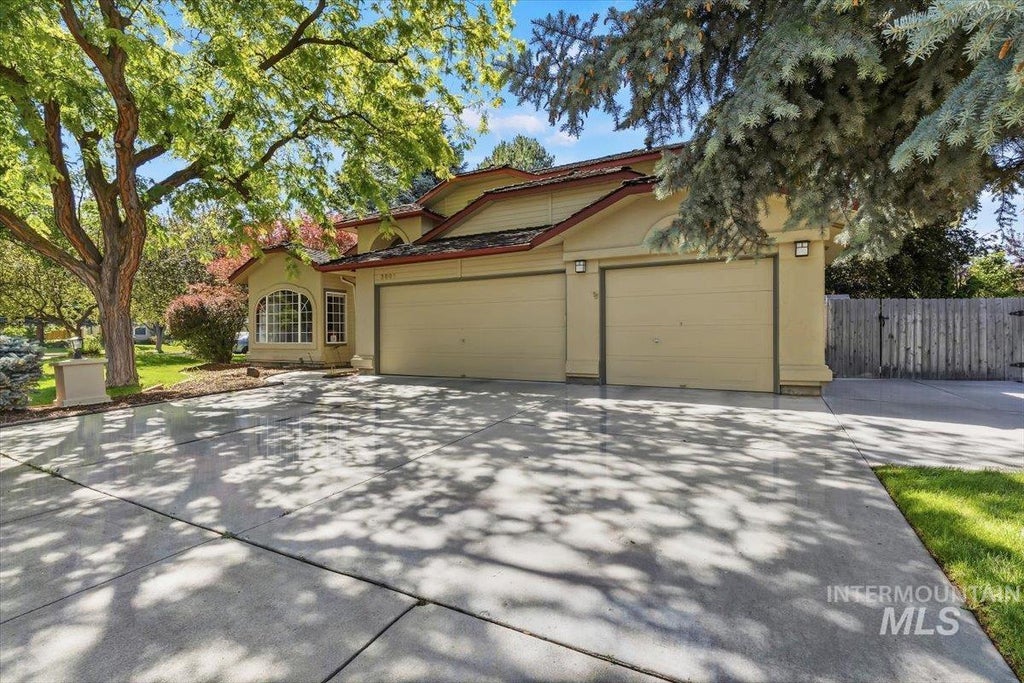 Photo of 8001 W Innsbrook Ct, Boise, ID 83704 (MLS # 98996337)