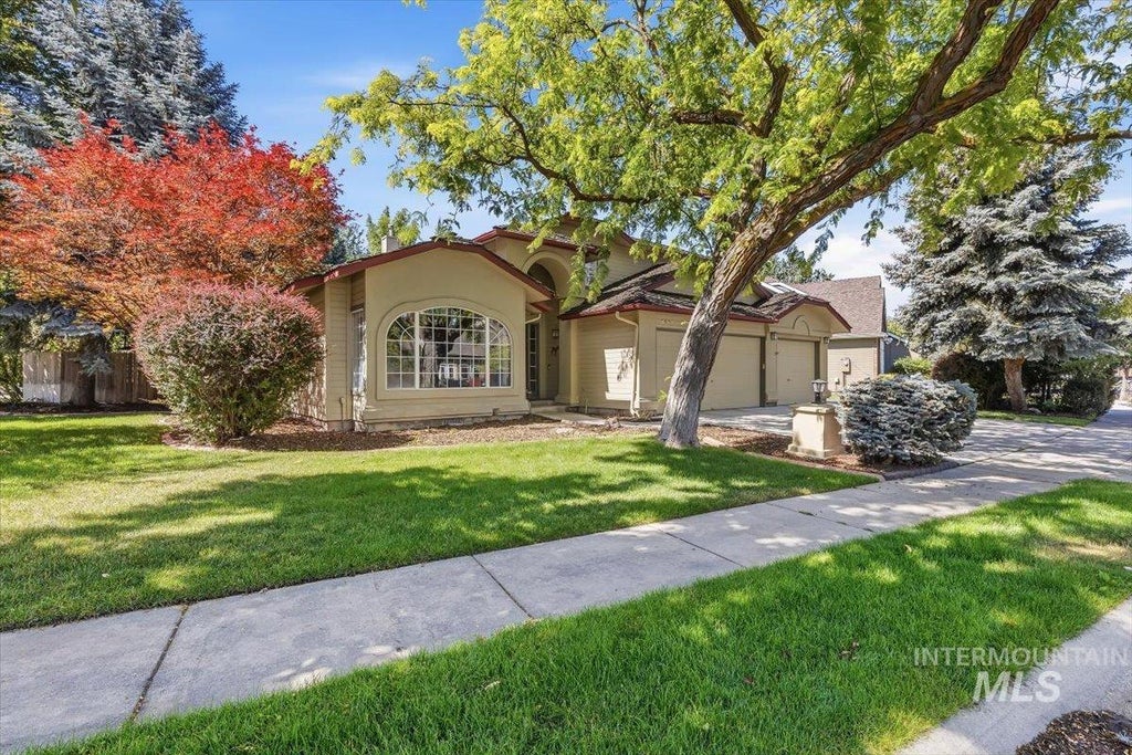 Photo of 8001 W Innsbrook Ct, Boise, ID 83704 (MLS # 98996337)