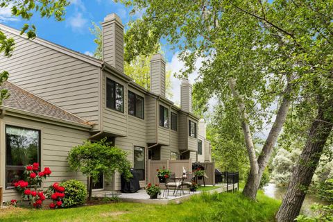 1954 S Wood Duck Lane Boise ID 83706