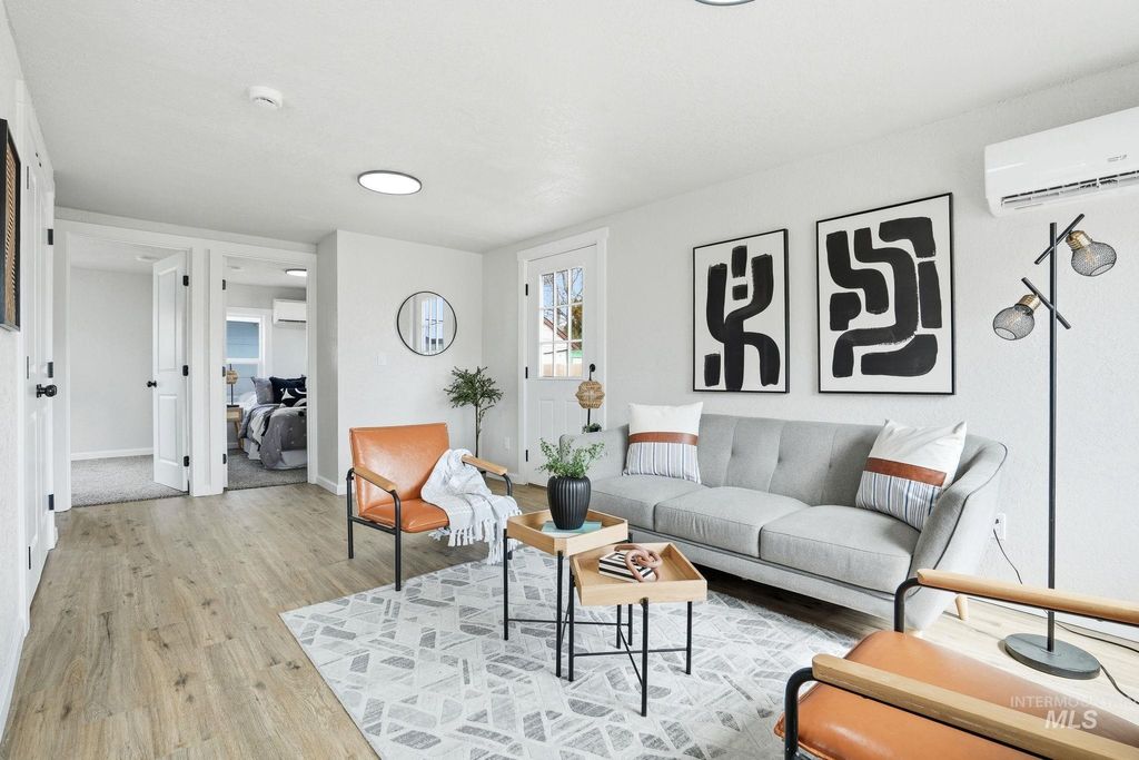 Photo of 1116 E Washington Ave, Nampa, ID 83686 (MLS # 98979317)