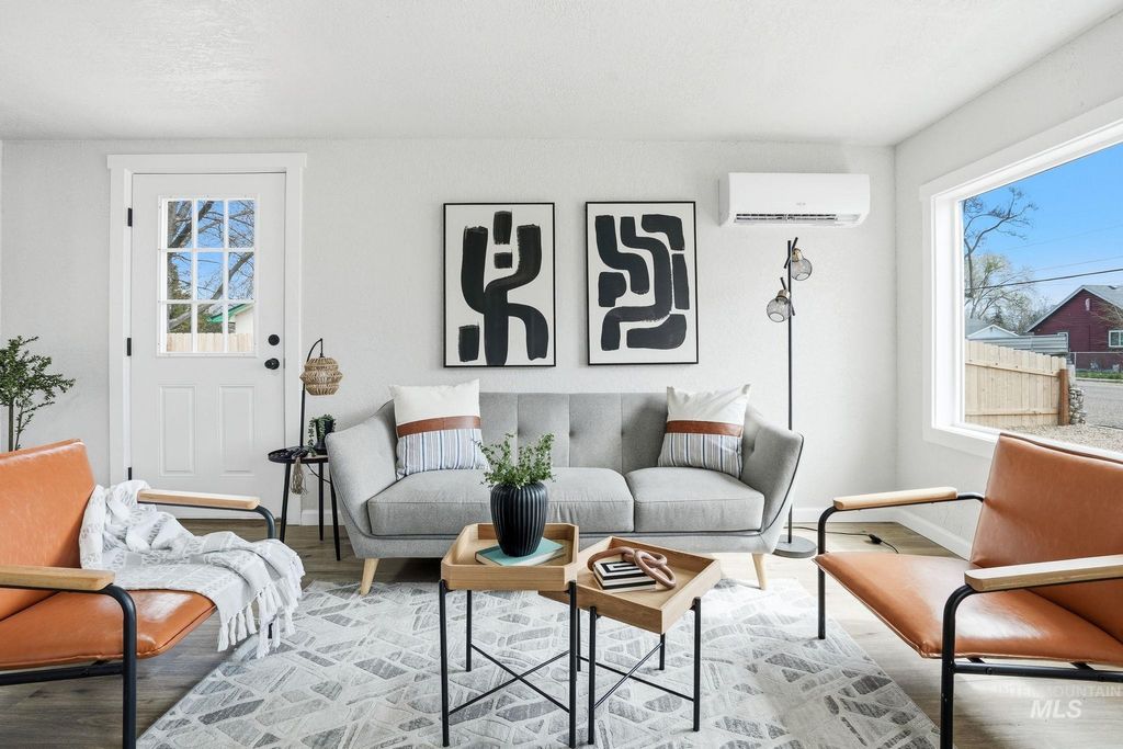 Photo of 1116 E Washington Ave, Nampa, ID 83686 (MLS # 98979317)