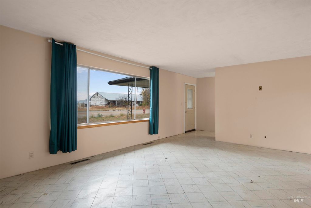 Photo of 324 S Whitley Dr, Fruitland, ID 83619 (MLS # 98967022)