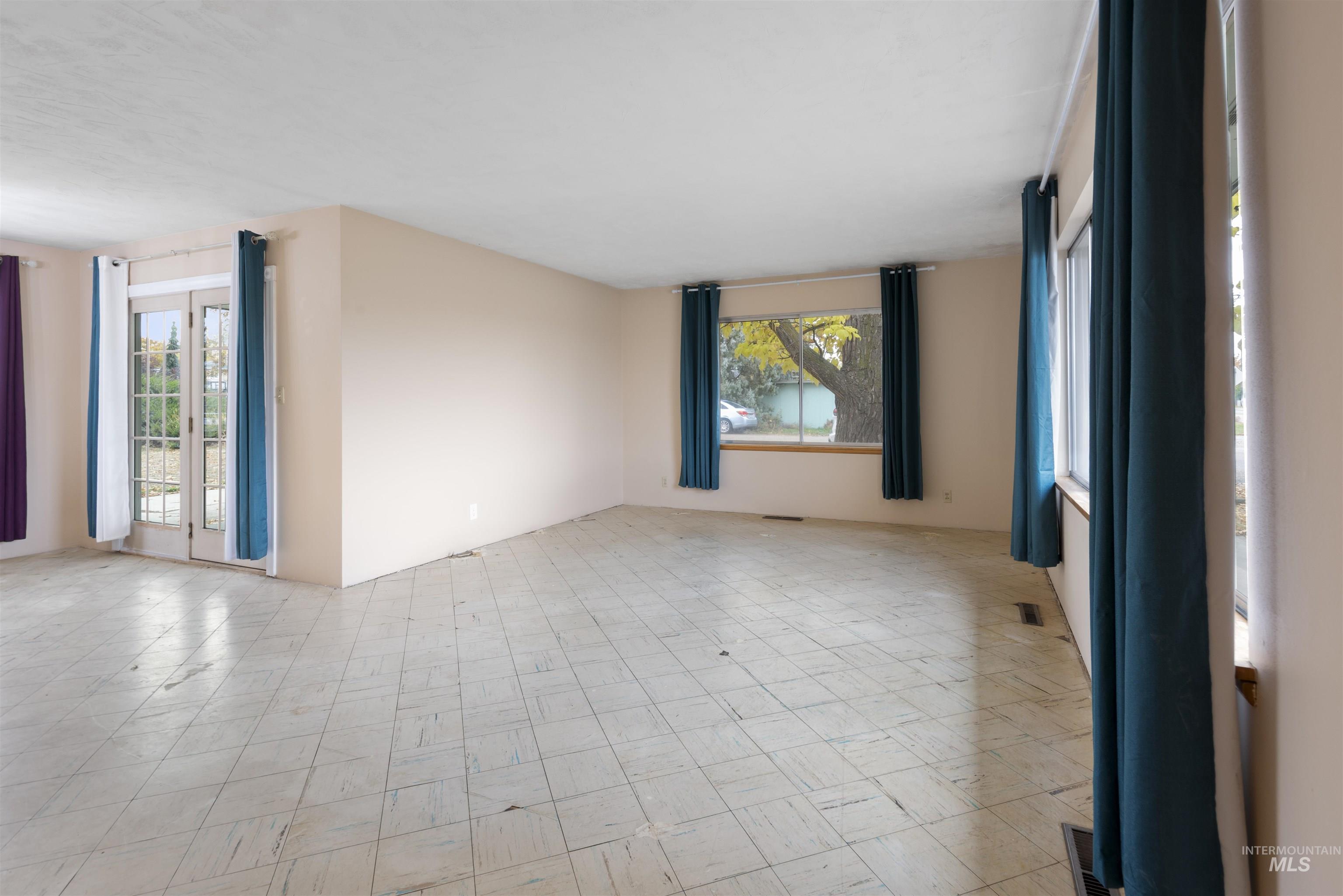 Spare room with plenty of natural light