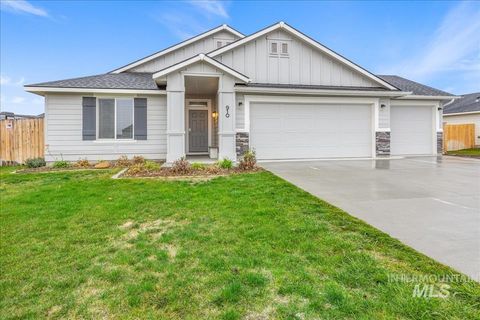 Photo of 910 SW Lago St, Mountain Home, ID 83647 (MLS # 98964985)