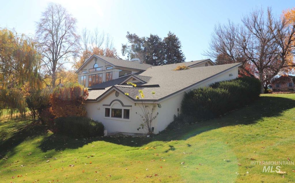 Photo of 2300 W Aspen Cove Dr, Meridian, ID 83642 (MLS # 98974748)