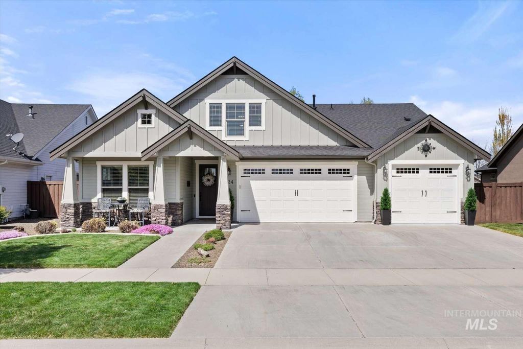 Photo of 324 W Heston Dr, Meridian, ID 83646 (MLS # 98982229)