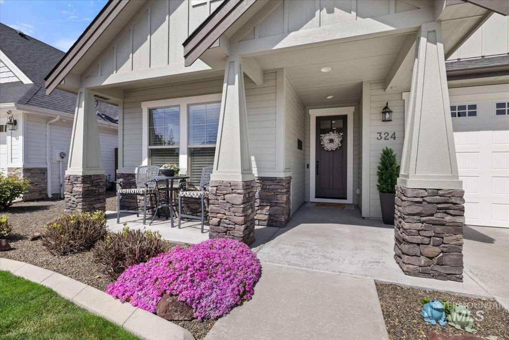 Photo of 324 W Heston Dr, Meridian, ID 83646 (MLS # 98982229)