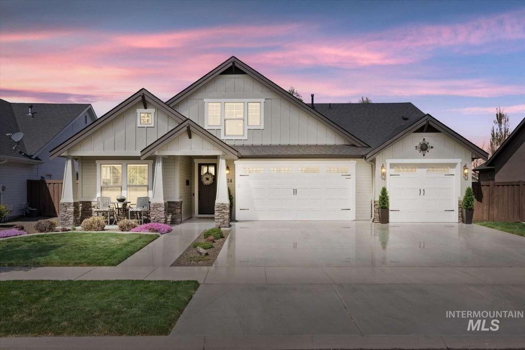 Photo of 324 W Heston Dr, Meridian, ID 83646 (MLS # 98982229)