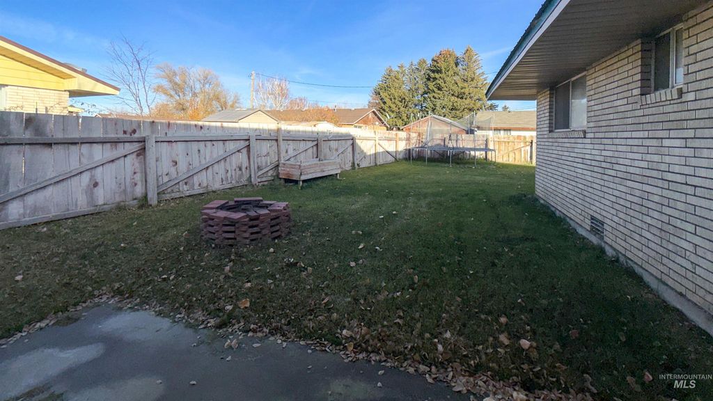 Photo of 1006 S B Streeet St, Rupert, ID 83350 (MLS # 98968752)