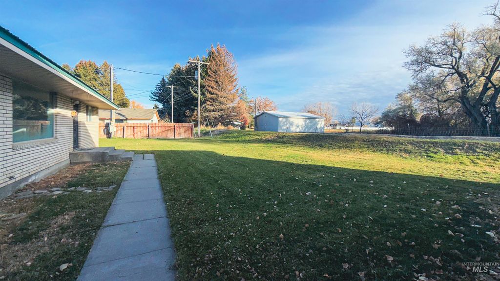 Photo of 1006 S B Streeet St, Rupert, ID 83350 (MLS # 98968752)
