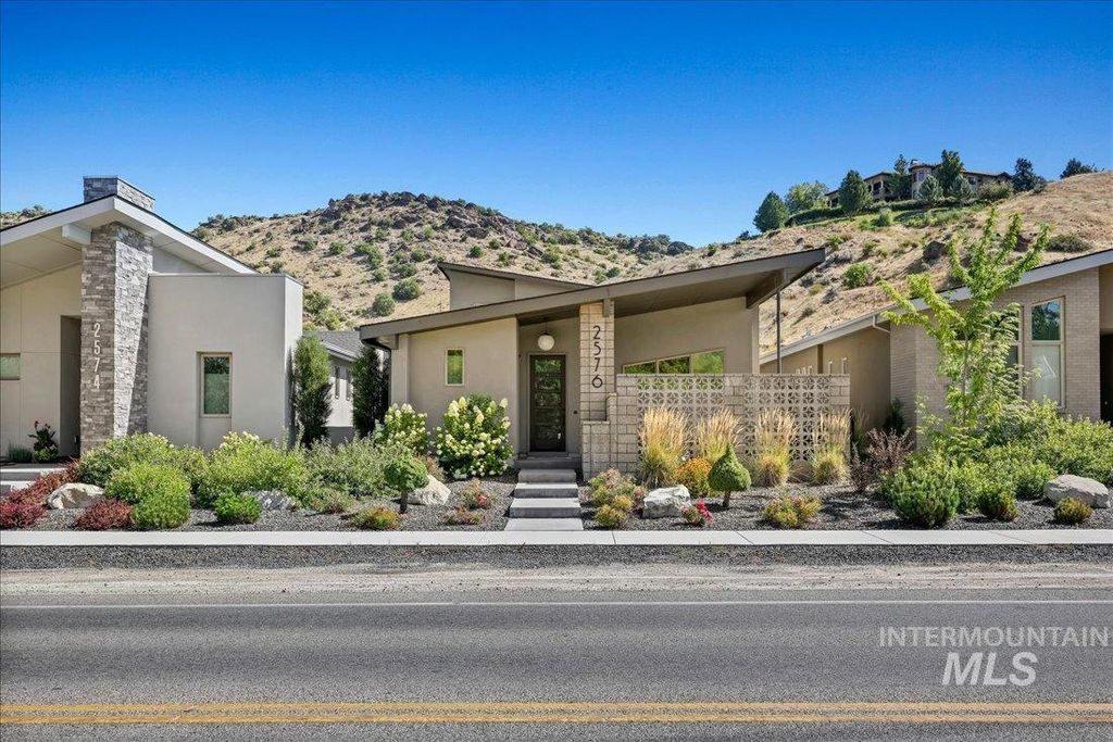 Photo of 2576 E Warm Springs Ave, Boise, ID 83712 (MLS # 98975222)