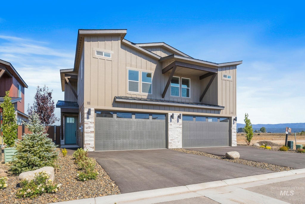 Photo of 22 Bridger St, Cascade, ID 83611 (MLS # 98975735)