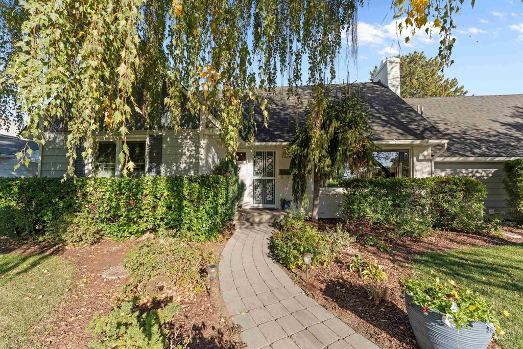 Photo of 532 Pierce Street, Twin Falls, ID 83301 (MLS # 98964267)