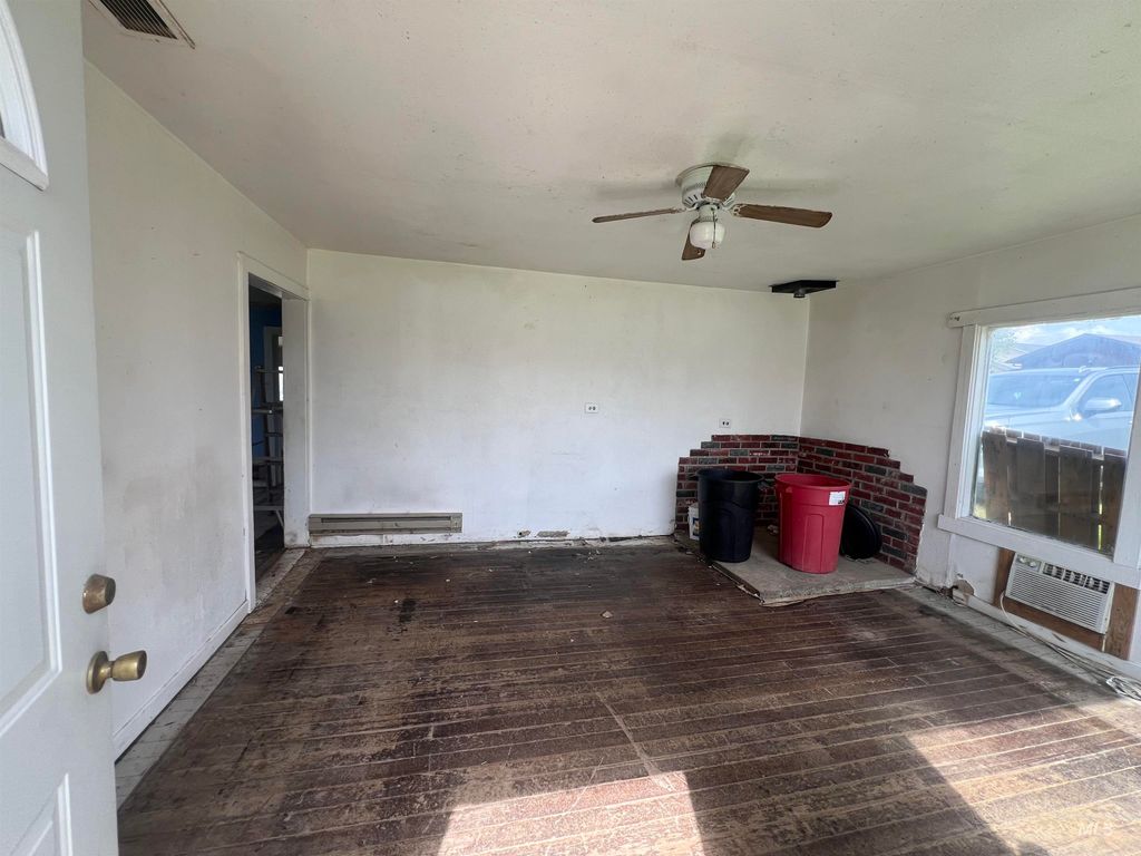 Photo of 1902 4th Ave, Clarkston, WA 99403 (MLS # 98942670)