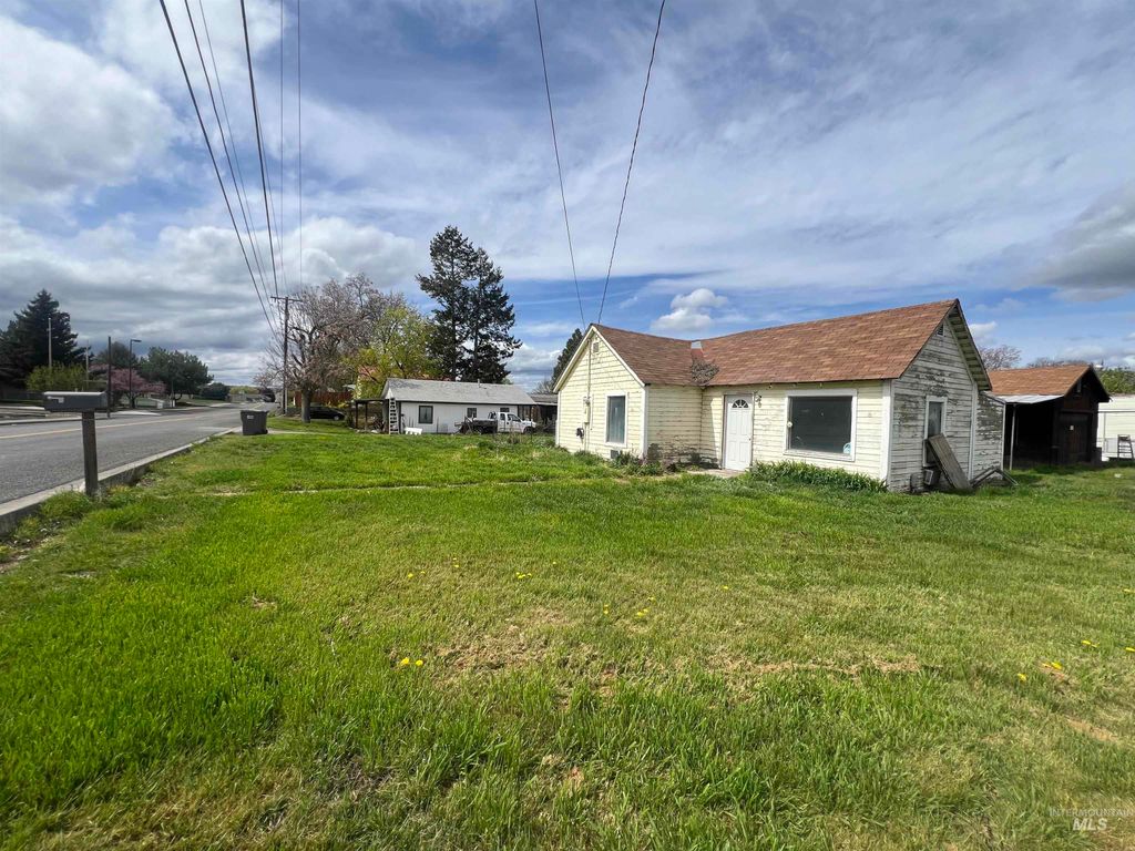 Photo of 1902 4th Ave, Clarkston, WA 99403 (MLS # 98942670)