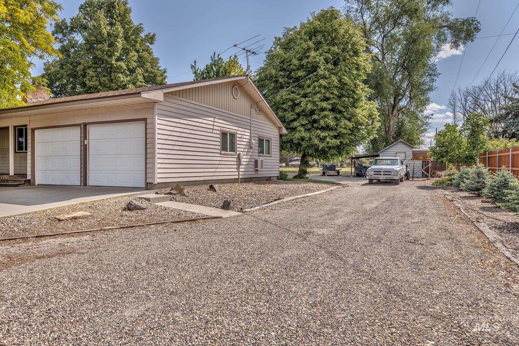 Photo of 1040 N Pennsylvania Ave, Fruitland, ID 83619 (MLS # 98948888)