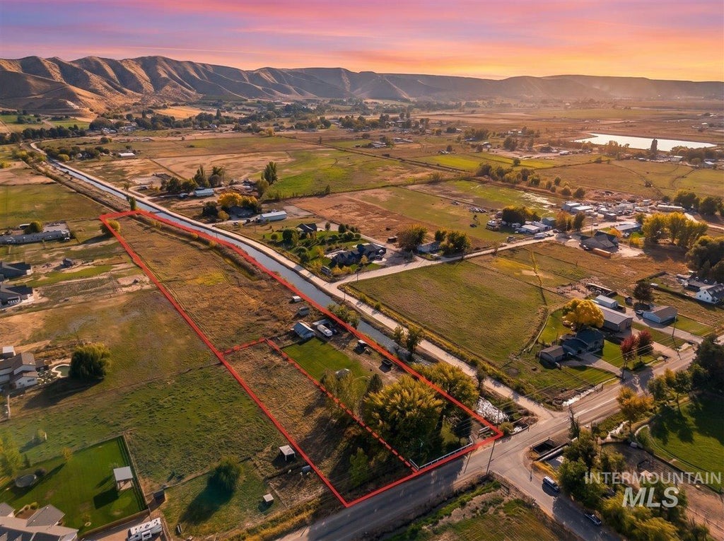 Photo of 575 W Sales Yard Rd, Emmett, ID 83617 (MLS # 99003416)
