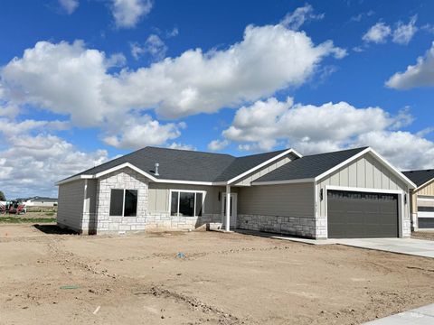 Photo of 1412 Cardon Ct, Rupert, ID 83350 (MLS # 98966196)