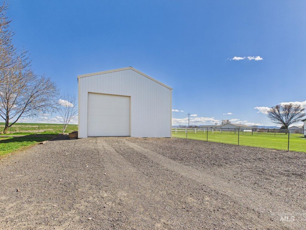 Photo of 899 Eagles Pointe Blvd, Lewiston, ID 83501 (MLS # 98979849)