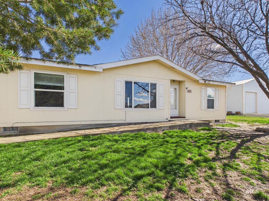 Photo of 899 Eagles Pointe Blvd, Lewiston, ID 83501 (MLS # 98979849)