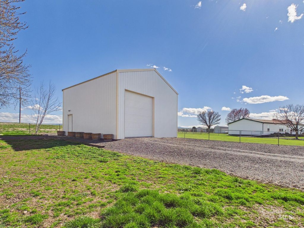 Photo of 899 Eagles Pointe Blvd, Lewiston, ID 83501 (MLS # 98979849)