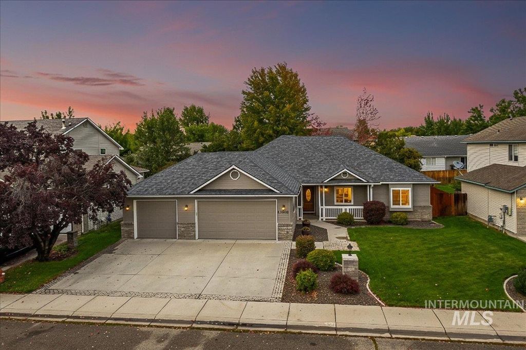 Photo of 13902 W Hartford Dr, Boise, ID 83713 (MLS # 98963757)