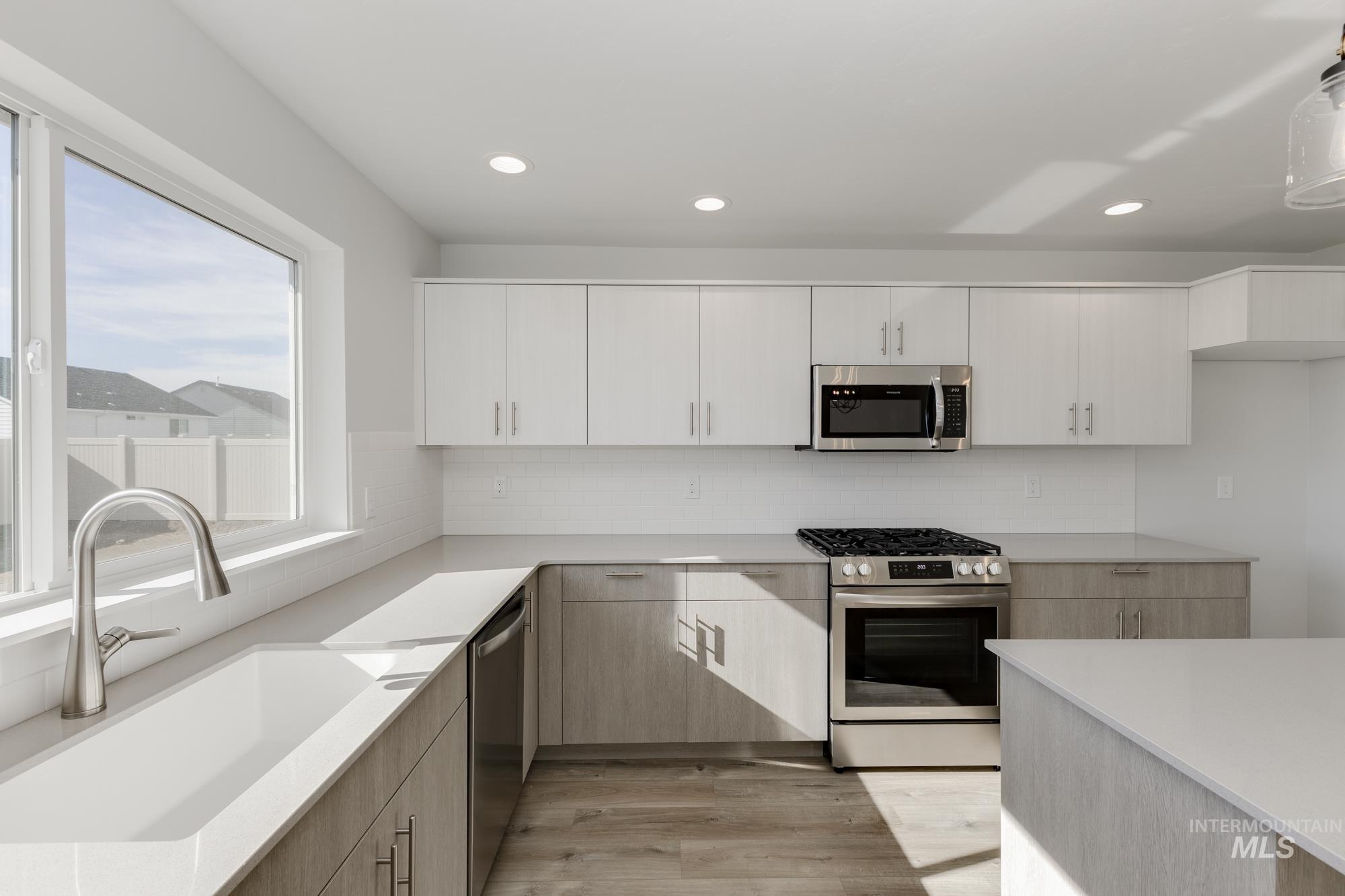 1223 W Pack River Dr