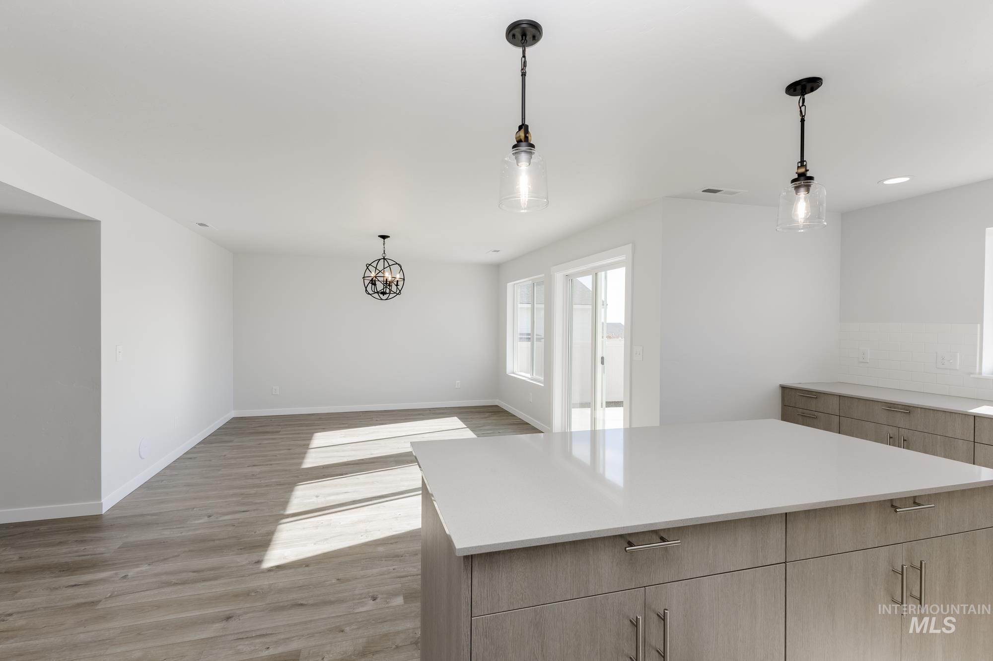 1223 W Pack River Dr