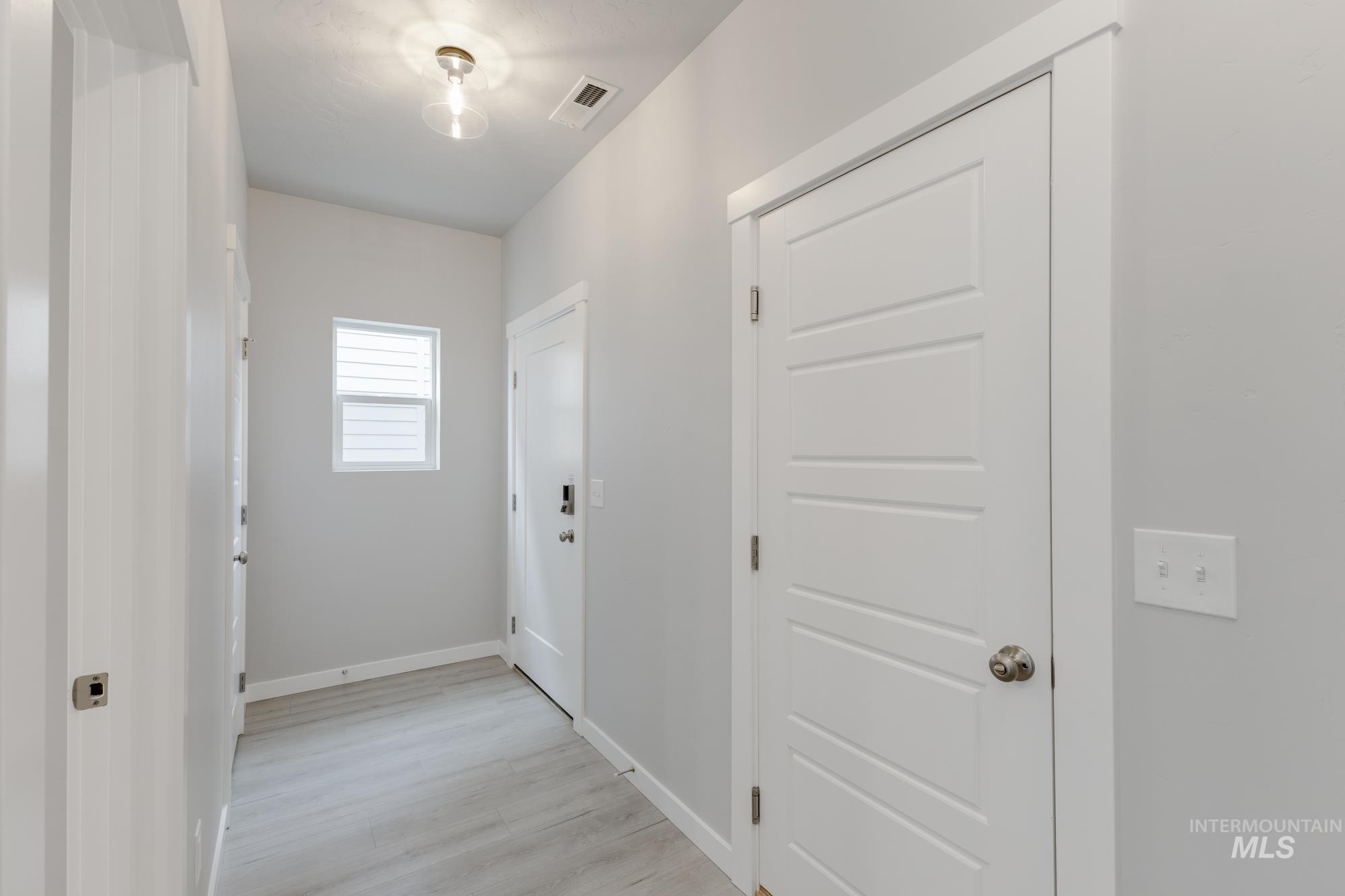 898 N Mirror Creek Way