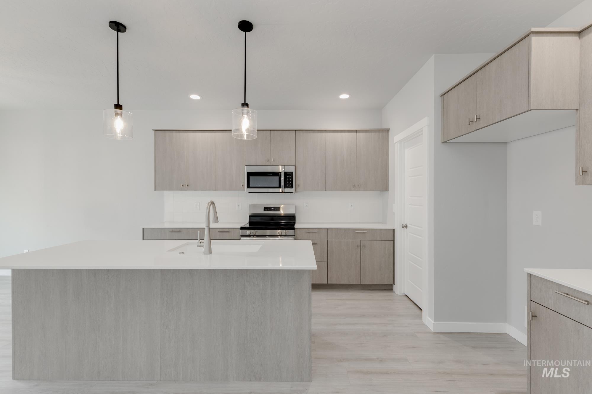 898 N Mirror Creek Way