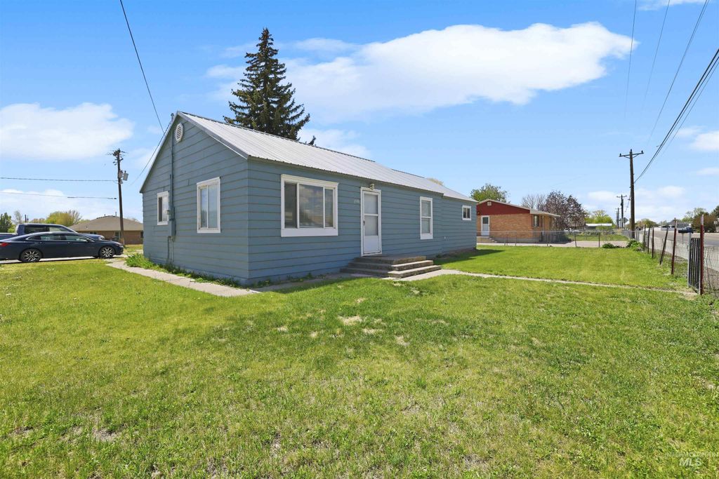 Photo of 1501 21st Street, Heyburn, ID 83336 (MLS # 98984376)