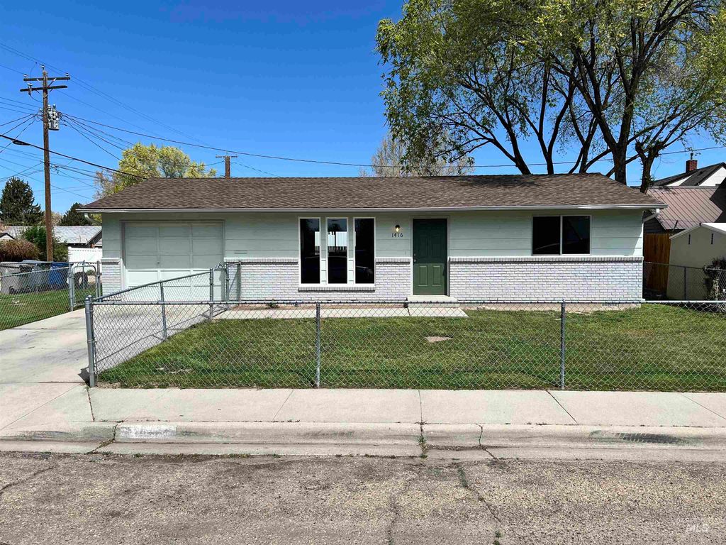 Photo of 1416 11th St S St, Nampa, ID 83651 (MLS # 98983196)
