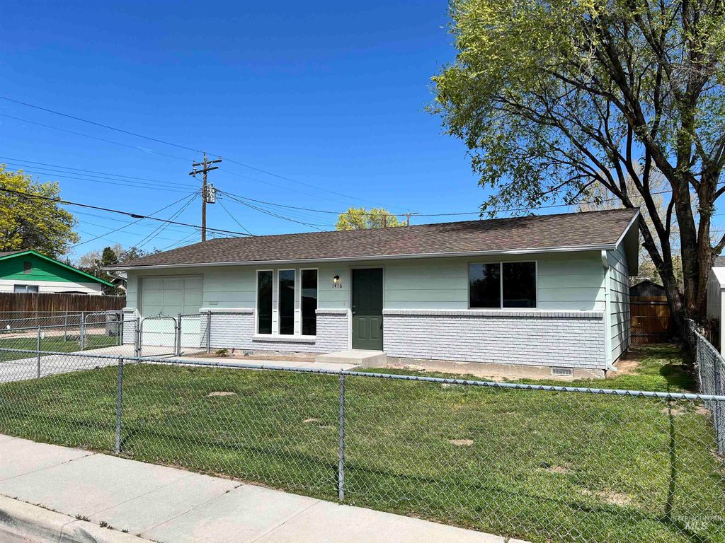 Photo of 1416 11th St S St, Nampa, ID 83651 (MLS # 98983196)