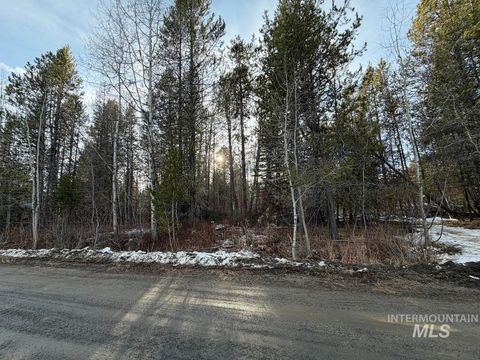 Photo of 137 Lake Trail Drive, Donnelly, ID 83615 (MLS # 98977567)