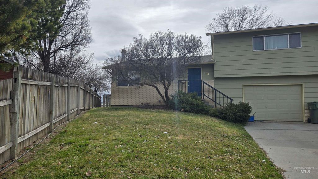 Photo of 796 Skyhawk Drive, Ontario, OR 97914 (MLS # 98977491)