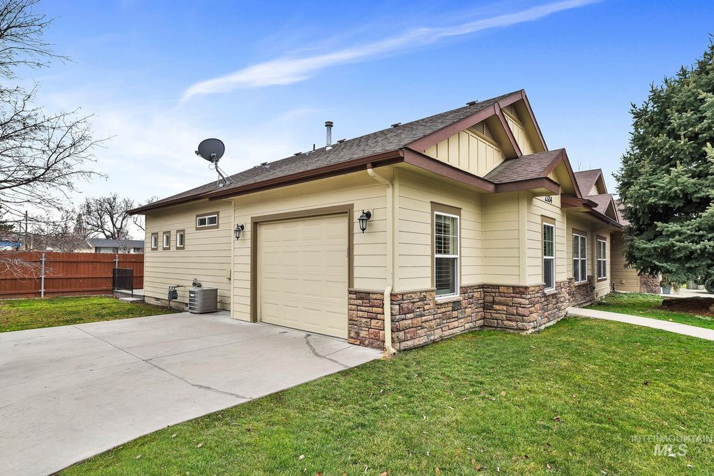 Photo of 2324 Wood Springs Ave, Caldwell, ID 83605 (MLS # 98973376)