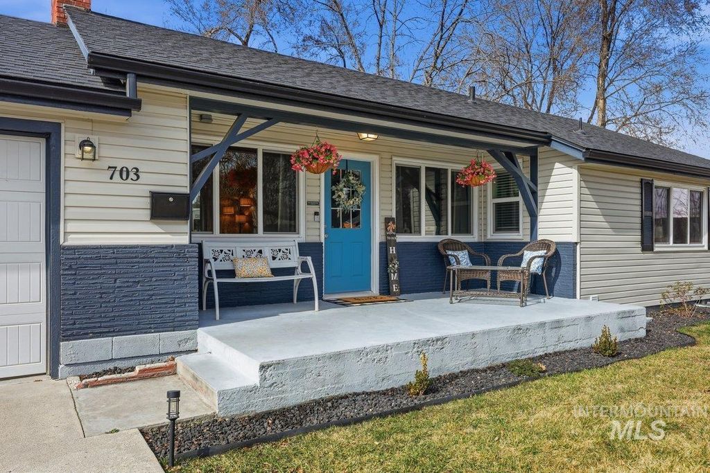 Photo of 703 S Almond St, Nampa, ID 83686 (MLS # 98976687)