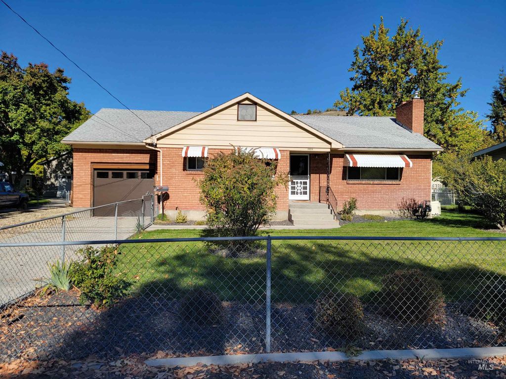Photo of 3804 W Catalpa Dr, Boise, ID 83703 (MLS # 98968774)