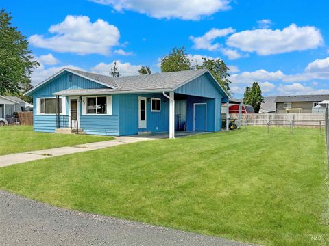 Photo of 2044 10th Ave, Clarkston, WA 99403 (MLS # 98987638)