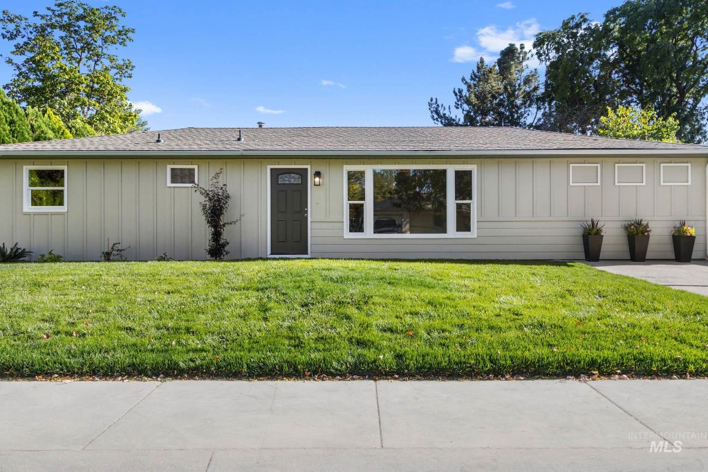 Photo of 1905 W Bedford DR, Boise, ID 83705 (MLS # 99001427)