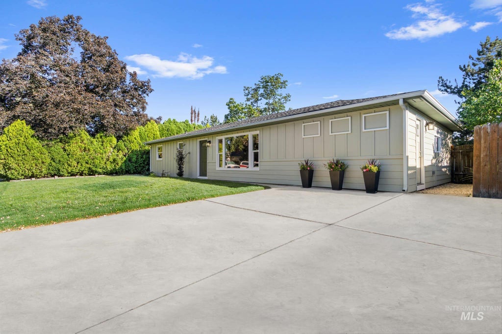 Photo of 1905 W Bedford DR, Boise, ID 83705 (MLS # 99001427)