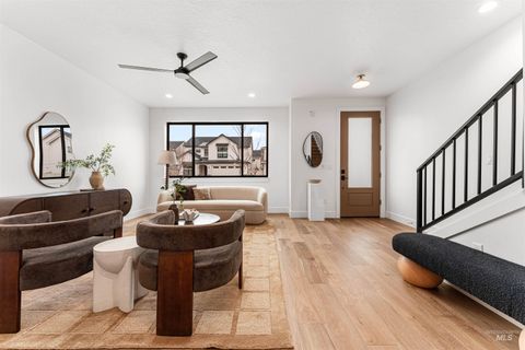 Photo of 3357 W Whimbrel Lane #End Unit, Boise, ID 83703 (MLS # 98981273)