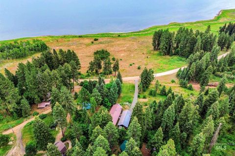 Photo of 1201 W Mountain Rd, Cascade, ID 83611 (MLS # 98956845)