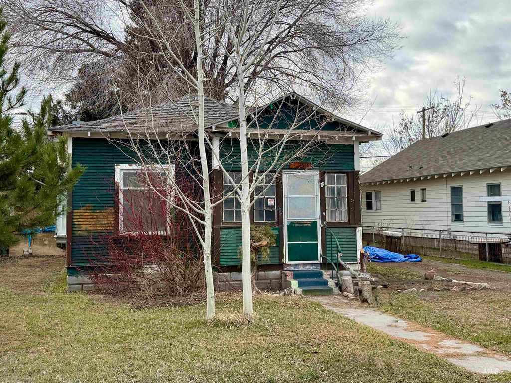 Photo of 1818 Overland Avenue, Burley, ID 83318 (MLS # 98977266)