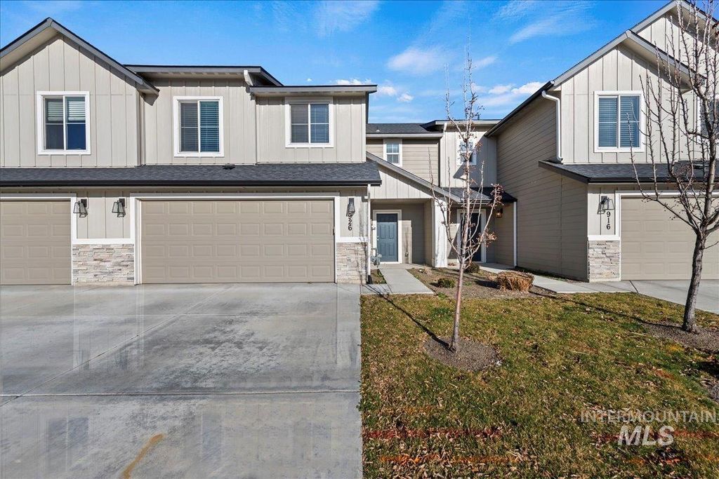 Photo of 926 W Woodpine St, Meridian, ID 83646 (MLS # 98970943)